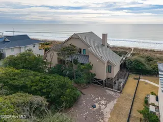 111 Dogwood Circle, Pine Knoll Shores, NC 28512 – photo 10: Oceanfront home in Pine Knoll Shores