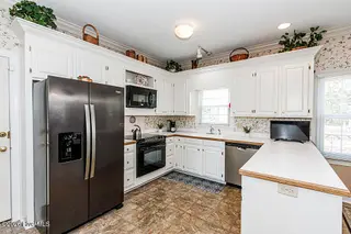 805 Drexel Road, Rocky Mount, NC 27803 – photo 22: Kitchen with bar