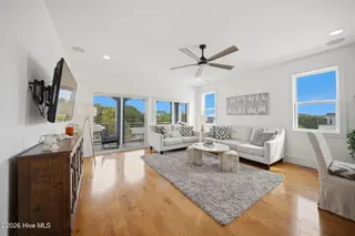 313 Birmingham Avenue Unit 1, Carolina Beach, NC 28428 — 3-bedroom townhome, Carolina Beach, NC, photo 6 of 66: 8-web-or-mls-GRAE_313 Birmingham Ave 1-8