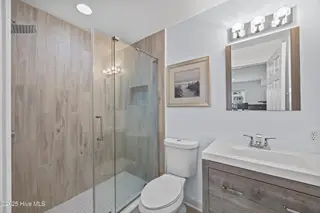 141 Hargrove Drive, Wilmington, NC 28411 — 2-bedroom home in Weaver Acres, Wilmington, NC, photo 17 of 32: 25_primary bathroom