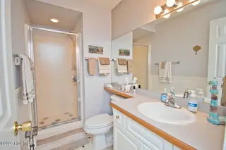 2804 Pier Pointe Drive 7a1, Emerald Isle, NC 28594 – photo 13: Hall bathroom