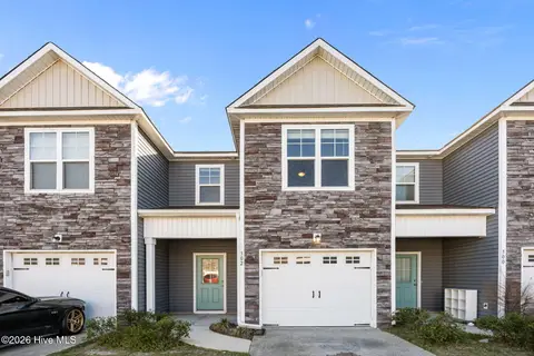 302 S Stingray Ln, Sneads Ferry