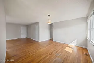 2909 Northwoods Drive, Jacksonville, NC 28540 – photo 15: 13-web-or-mls-2909 Northwoods Dr. 30