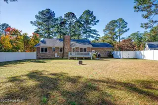 102 Pinewood Drive, New Bern, NC 28562 – photo 5: 11-1020_Pinewood-32
