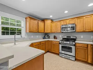 907 Stagecoach Drive, Jacksonville, NC 28546 – photo 21: 025a6808