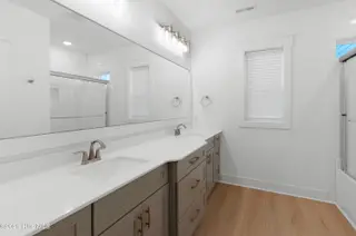 320 Summerhouse Drive, Holly Ridge, NC 28445 — 5-bedroom home in Summerhouse On Everett Bay, Holly Ridge, NC, photo 19 of 41: master bath1