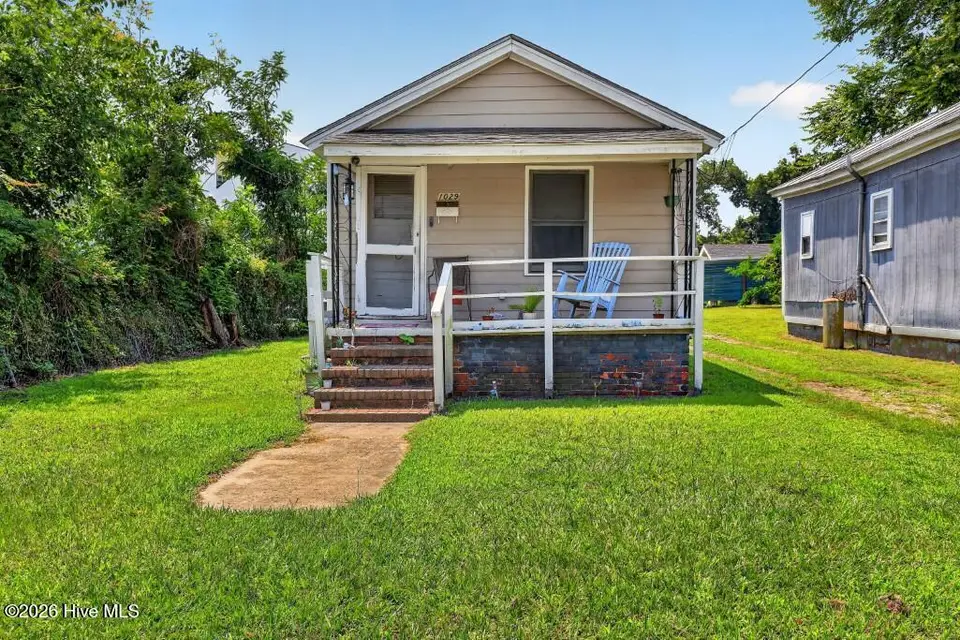 1029 Queen Street, New Bern, NC 28560 – photo 1 of 6: 1029 Queen St