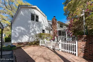 428 Holly Street, Emerald Isle, NC 28594 – photo 5: 47-web-or-mls-chadwick-visuals-428-holly