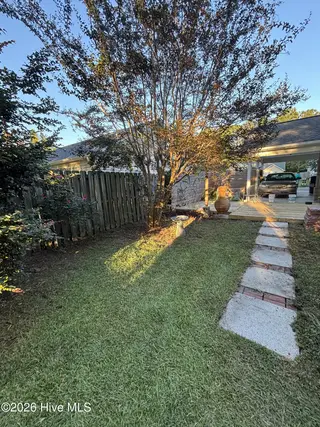 637 Lanvale Hills Circle, Leland, NC 28451 — 3-bedroom home in Lanvale Trace, Leland, NC, photo 13 of 15: Sideyard