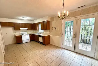 100 Kristin Drive B7, Greenville, NC 27834 – photo 9: Kristin Dr Kitchen