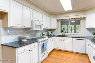 16 Bogie Drive, Whispering Pines, NC 28327 – photo 16: Kitchen