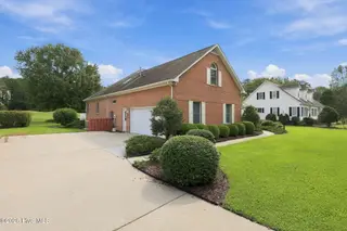 1235 Pine Valley Drive, New Bern, NC 28562 – photo 5: 6-web-or-mls-0C0A6176