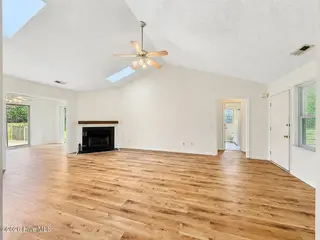 537 Chattooga Place Drive, Wilmington, NC 28412 — 3-bedroom home in Chattooga Place, Wilmington, NC, photo 20 of 69: Livingroom to Spare