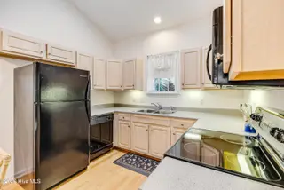5052 Wyncie Wynd, Southport, NC 28461 — 2-bedroom townhome in South Harbour Village, Southport, NC, photo 13 of 44: 5052 Wyncie Wynd-16