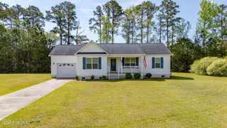 452 Woodland Drive, Swansboro, NC 28584 — 3-bedroom home in Hadnot Creek, Swansboro, NC, photo 1 of 30: 452 WOODLAND (1)