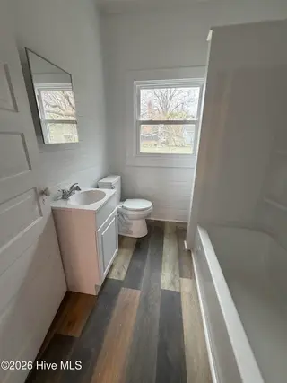 905 Chestnut Street, Tarboro, NC 27886 – photo 10: 905 CHESNUT BATHROOM1