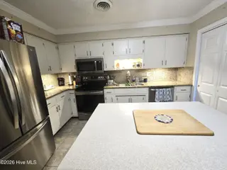 1014a Kings Way, New Bern, NC 28562 – photo 5: Kitchen Island