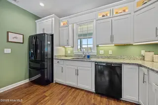 641 Edgewood Avenue, Newport, NC 28570 — 4-bedroom home in Gracelyn Park East, Newport, NC, photo 17 of 57: Kitchen