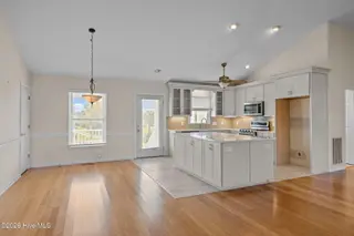 305 Joan Court, Beaufort, NC 28516 – photo 21: 21-web-or-mls-1S3A1372