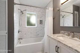 4111 Country Club Road, Morehead City, NC 28557 – photo 22: Full bathroom