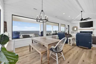 1423 N Shore Drive, Surf City, NC 28445 – photo 15: 1423NShoreDriveInteriors-39