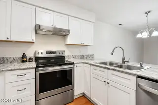 2716 S 17th Street Apt A, Wilmington, NC 28412 – photo 12: Kitchen