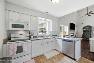 3714 Elizabeth Avenue, New Bern, NC 28562 – photo 11: Kitchen