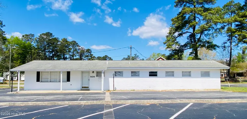 609 Jefferson Street, Whiteville, NC 28472 – photo 1 of 13: IMG_0933