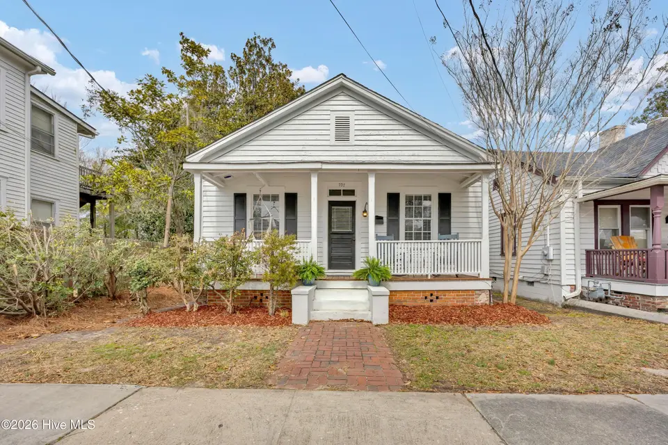 707 Grace Street, Wilmington, NC 28401 – photo 1 of 24: 001_img_4005_369