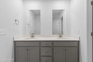 614 S Squires Run Lane, Richlands, NC 28574 – photo 23: Master Bathroom