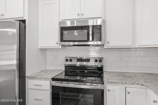 2100 Dartford Drive A, Greenville, NC 27834 – photo 11: 11-web-or-mls-BLS_0015