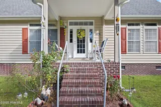6079 Bell Williams Road, Currie, NC 28435 — 3-bedroom home, Currie, NC, photo 5 of 57: 5_front entryway