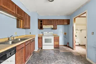 107 Eric Court B, Greenville, NC 27858 – photo 11: Kitchen