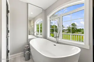 404 Perkins Road, Beaufort, NC 28516 – photo 16: 404 Perkins Master Tub