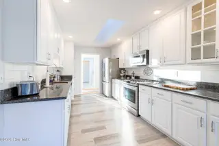 208 Eighth Street, New Bern, NC 28560 — 3-bedroom home in Trolley Run, New Bern, NC, photo 12 of 61: No HOA