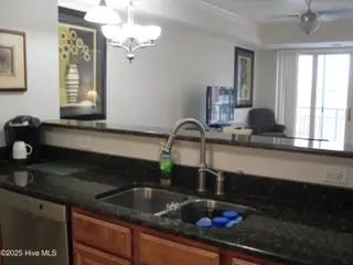 332 Sky Sail Boulevard 332, New Bern, NC 28560 – photo 10: 332 Sky Sail granite counter top