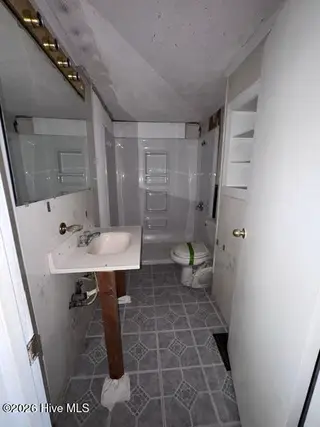 6606 Burress Street, Stantonsburg, NC 27883 — 3-bedroom home, Stantonsburg, NC, photo 11 of 11: bath
