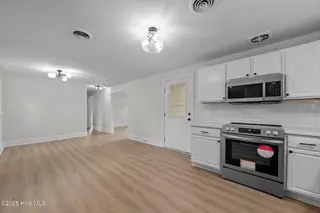 2818 Jefferson Drive, Greenville, NC 27858 – photo 13: 39-web-or-mls-LHV_3862