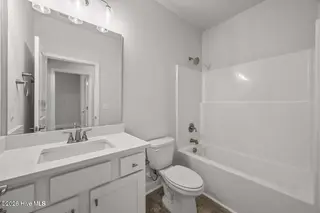 811 Pelican Drive, New Bern, NC 28560 – photo 15: Guest Bath