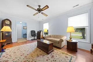 102 Greenbriar Drive, Jacksonville, NC 28546 – photo 10: 10_living room