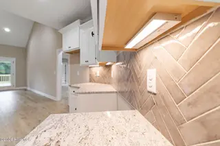 113 Twin Oaks Place, Goldsboro, NC 27530 – photo 13: under cabinet lighting