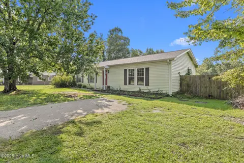 651 Queens Creek Rd, Hubert