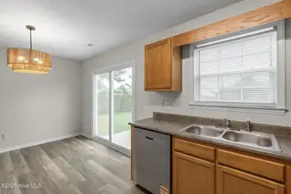 7213 Thurgood Road, Wilmington, NC 28411 – photo 12: Thurgood7213-4kitShaneL33A1278-CR2