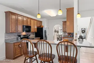 256 Downing Glen Place, Calabash, NC 28467 — 4-bedroom home in The Farm, Calabash, NC, photo 13 of 42: Bar seating