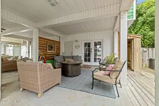 704 Ocean Boulevard 2, Carolina Beach, NC 28428 – photo 5: Outdoor entertainment