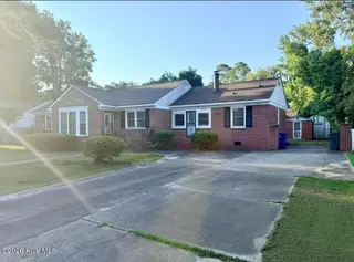 1210 Meadowood Drive, Kinston, NC 28501 – photo 3: Screenshot_20260902_001108_Messages