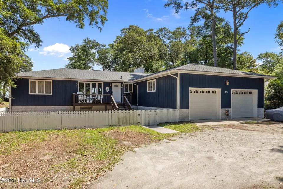 124 Oakleaf Drive, Pine Knoll Shores, NC 28512 – photo 1 of 58: 3-web-or-mls-1S3A3629
