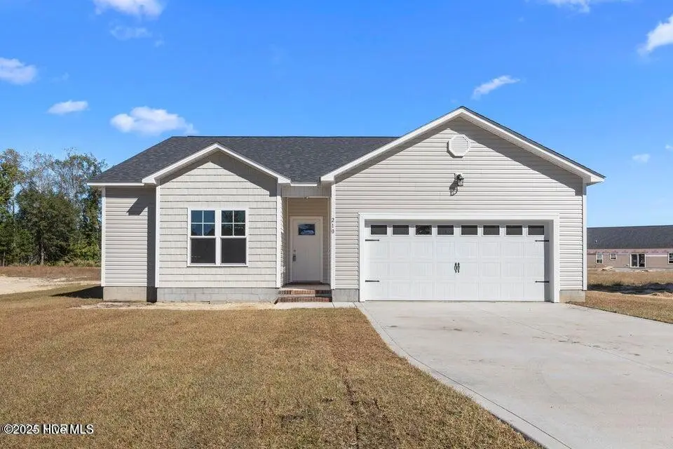 300 E Theriault Court, Jacksonville, NC 28540 – photo 1 of 34: 1