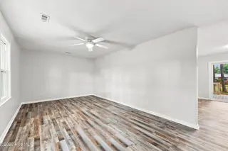 1000 Hedrick Boulevard, Morehead City, NC 28557 – photo 9: 25-web-or-mls-1000 Hedrick Blvd 026-edit