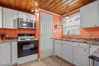4107 E Oak Island Drive, Oak Island, NC 28465 – photo 16: 22-web-or-mls-DSC06285
